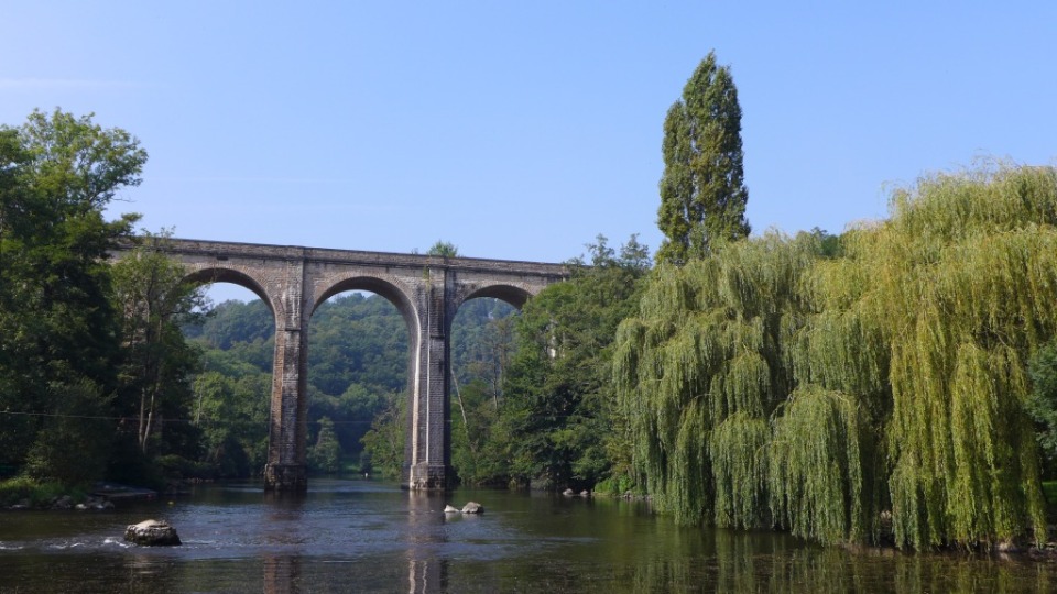 Picnic_at_Clecy_Viaduct