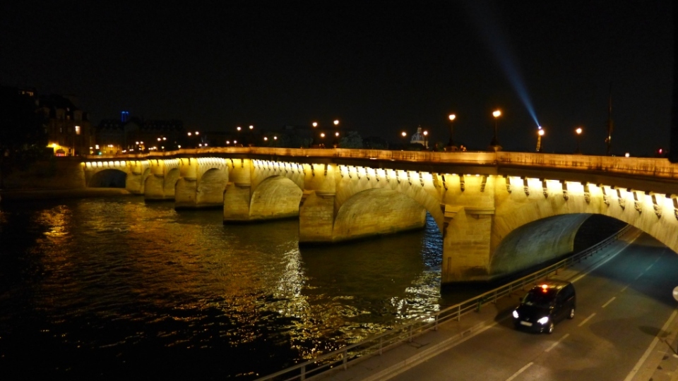 Pont_Nerf_by_Night_2