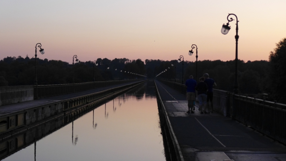 Pont_Canal_At_Dusk